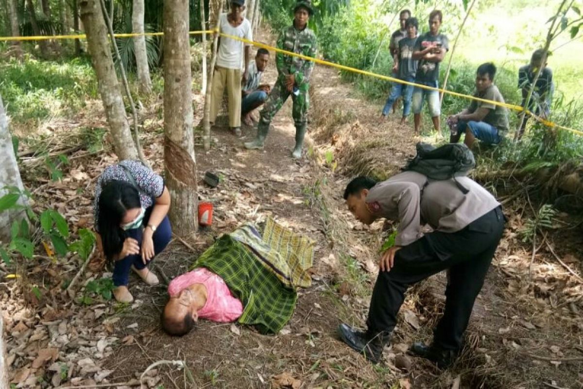 Warga Pandih Batu akhiri hidup di pohon karet