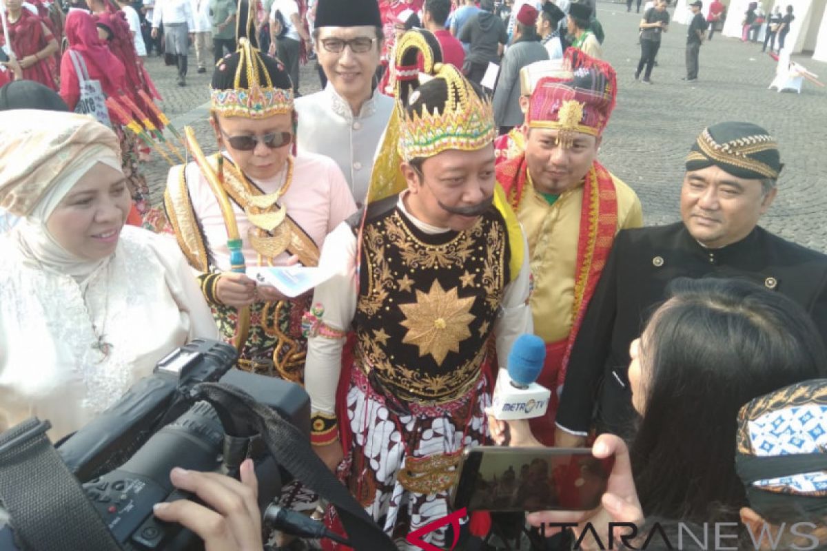 Pemimpin parpol kenakan pakaian adat di acara deklarasi pemilu damai