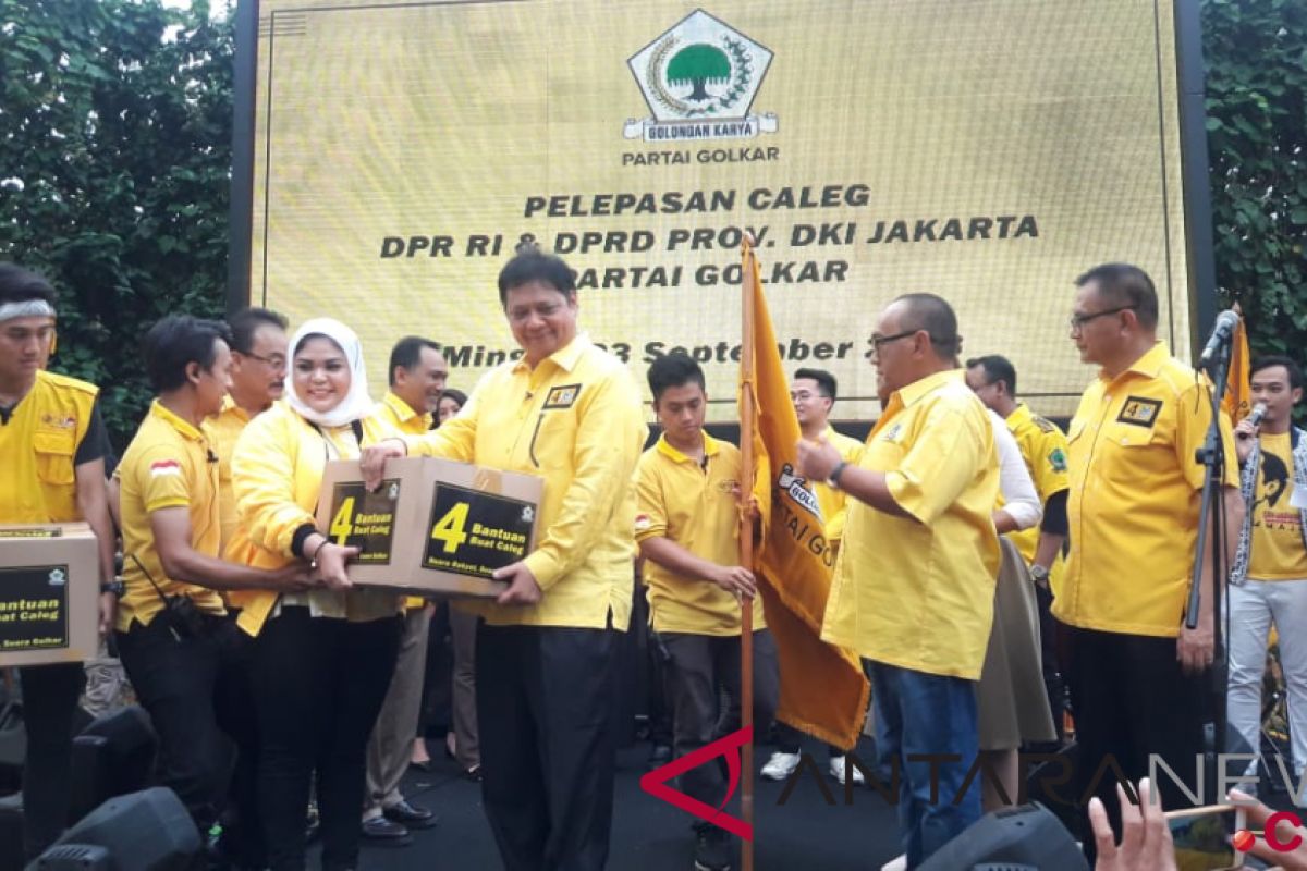 Golkar berikan bantuan atribut partai kepada para caleg