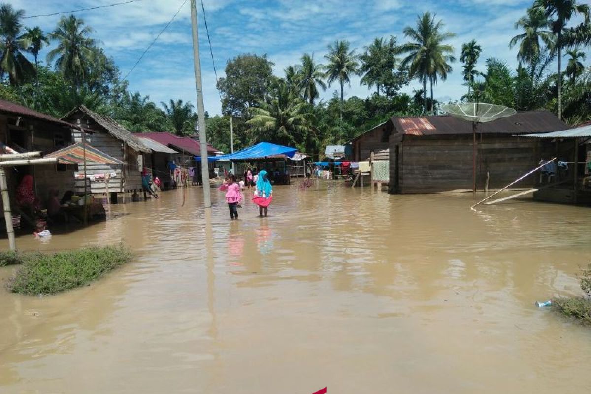 Ratusan rumah terendam banjir