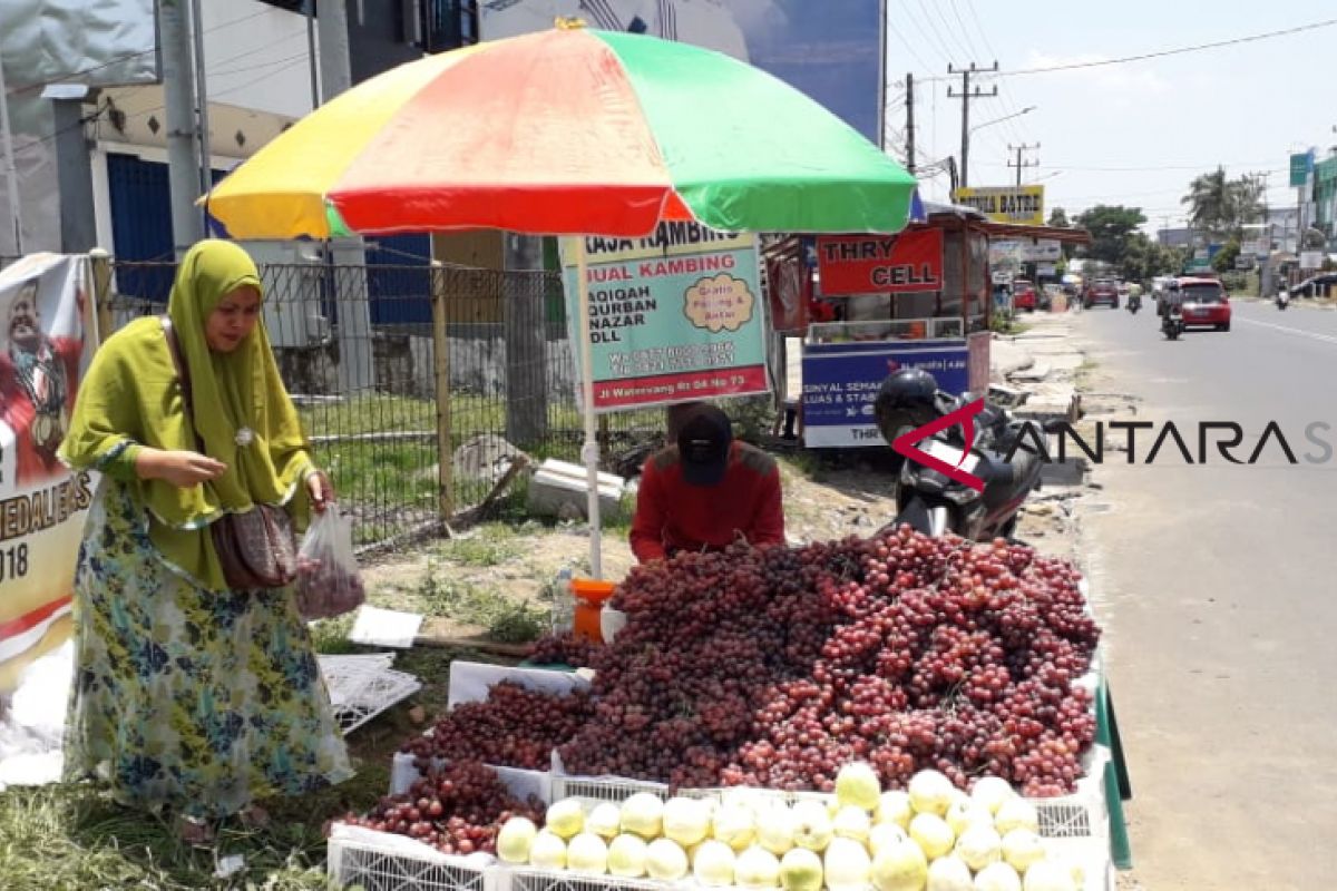 Lubuklinggau dibanjiri anggur impor