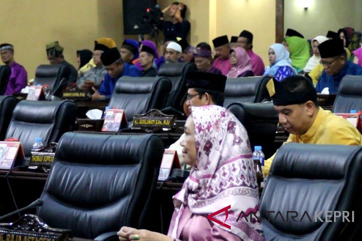 Hanya 26 anggota DPRD Kepri yang hadiri paripurna