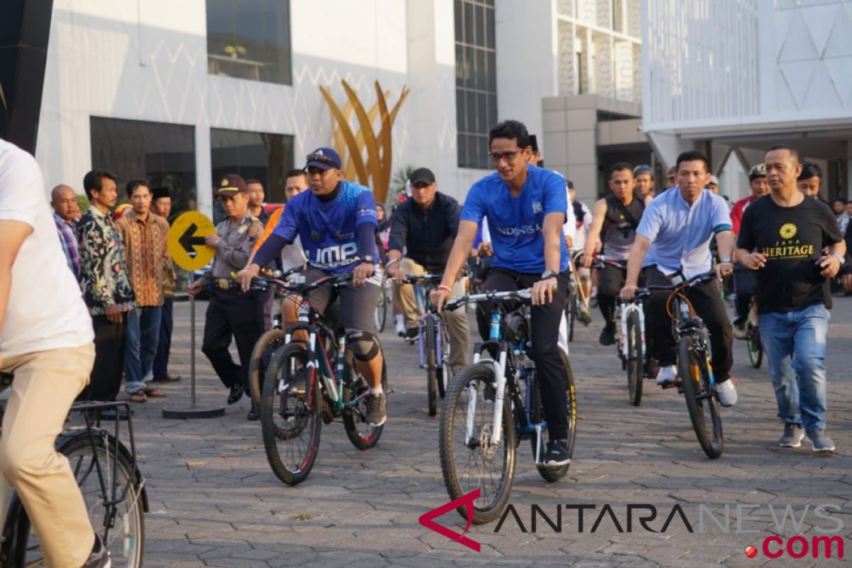 Sandiaga bersepeda bersama warga Purwokerto