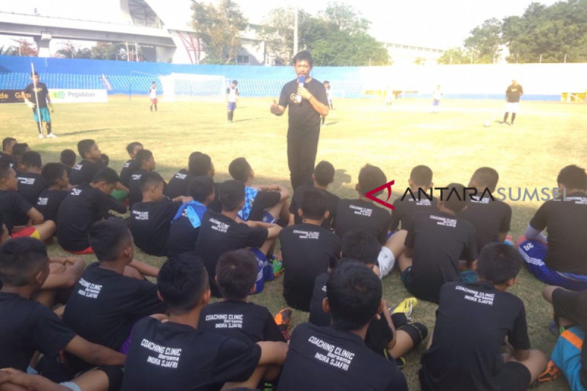 Pegadaian gandeng Indra Sjafri gelar coaching clinic