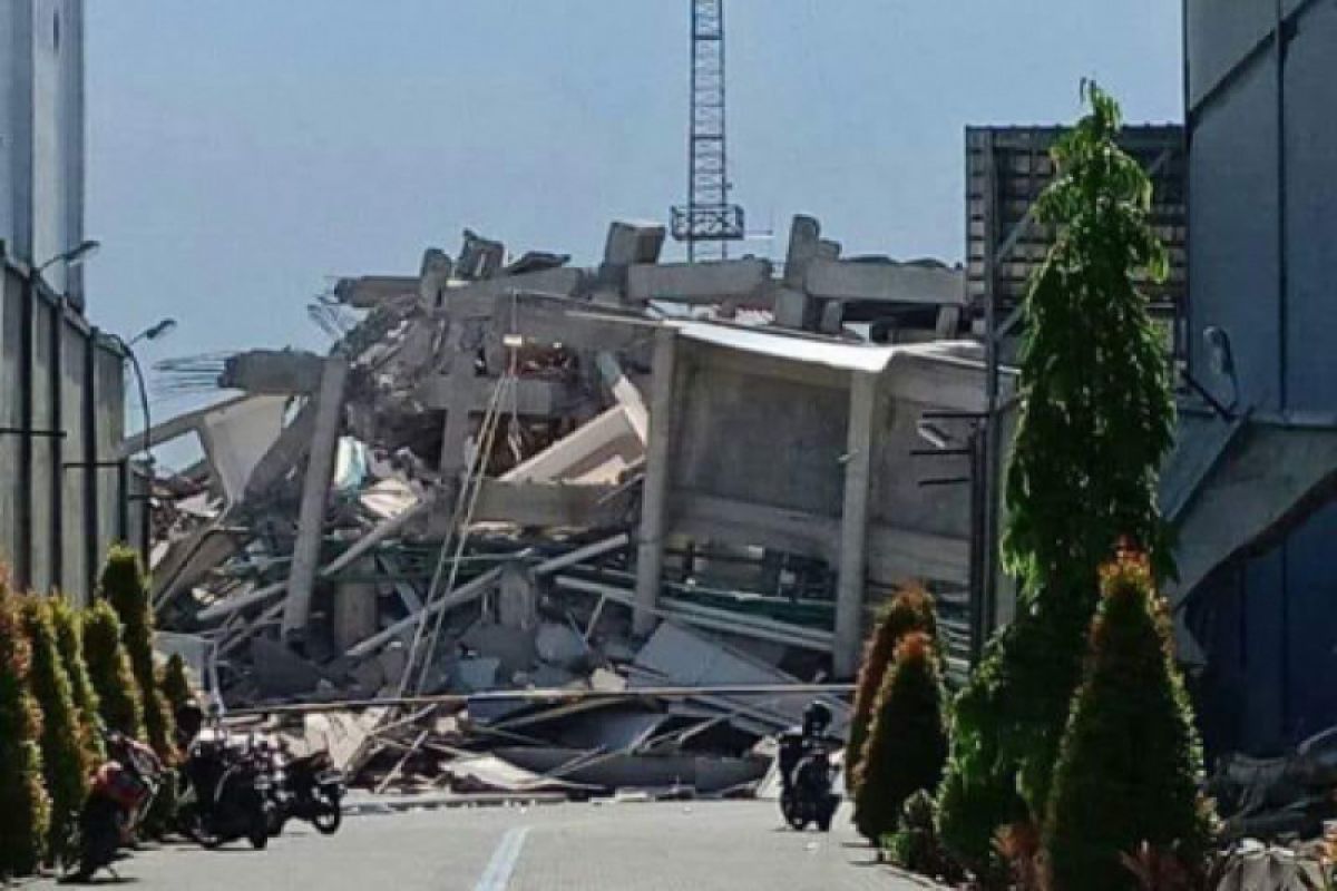 Sembilan polisi meninggal akibat gempa-tsunami di Palu