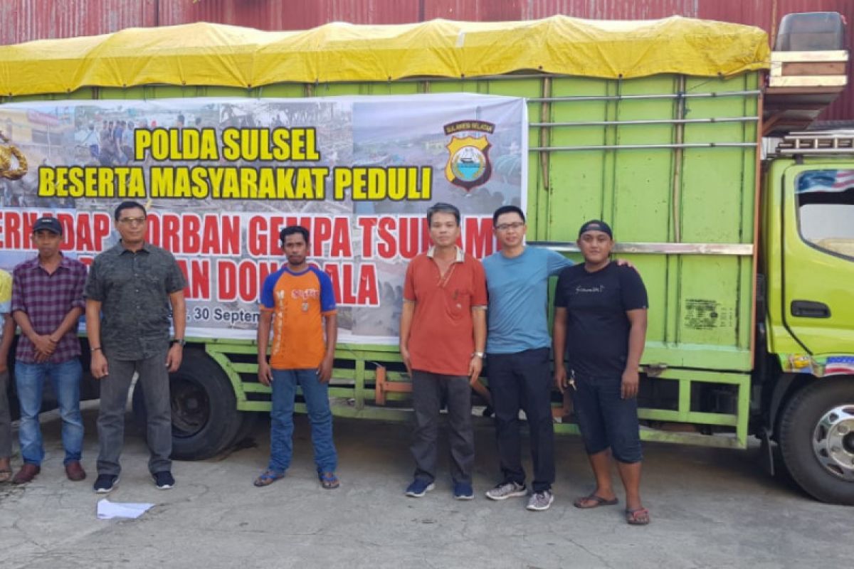 Polisi kawal truk bantuan Polman menuju Palu