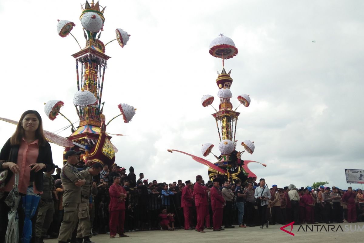 Ribuan wisatawan tumpah ruah saksikan pesta budaya Tabuik Piaman