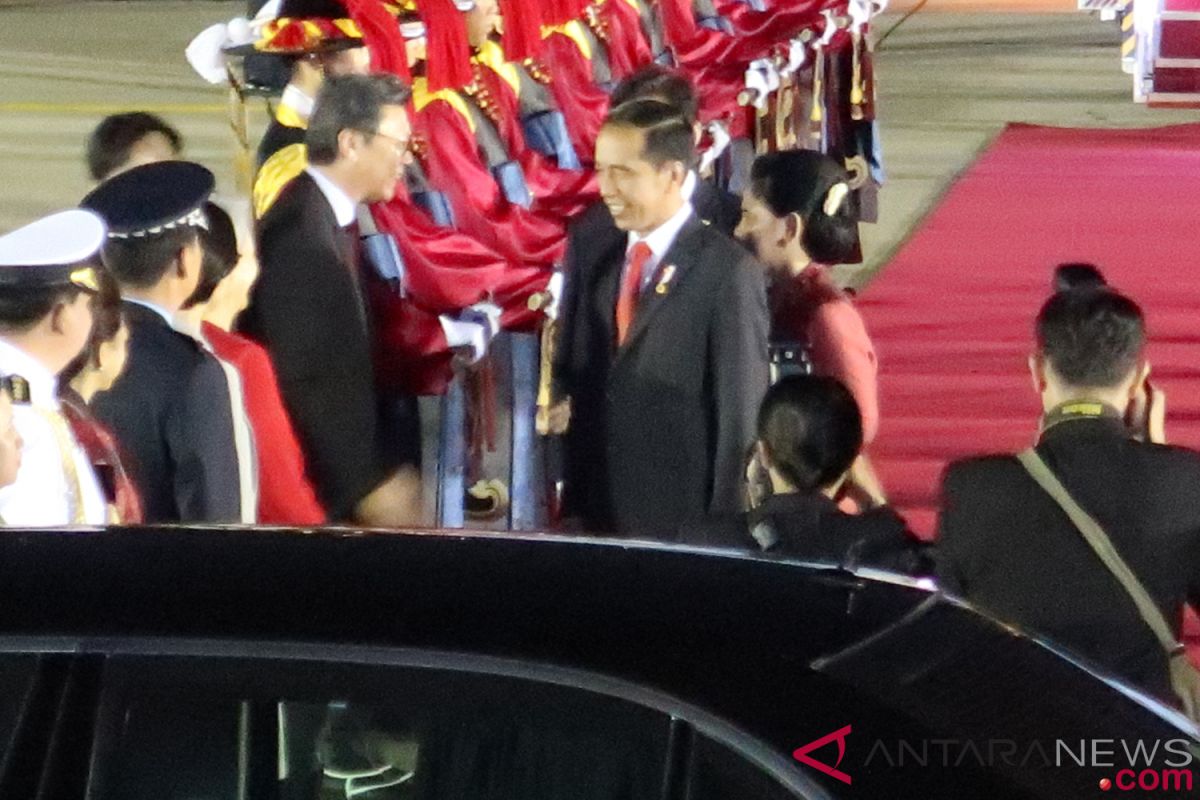 President Jokowi arrives in Seoul for two day visit