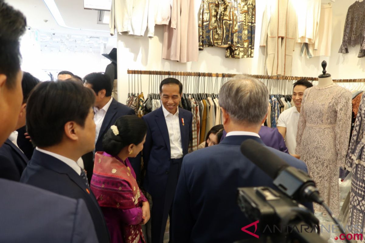 Jokowi diajak blusukan Presiden Moon di Dongdaemun Seoul