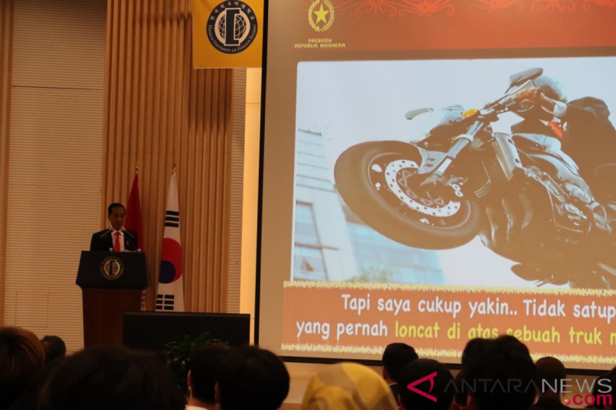 President Jokowi delivers lecture at Hankuk University Seoul