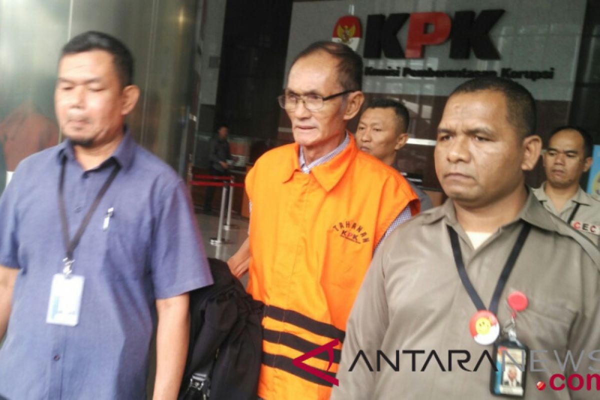 KPK perpanjang penahanan tiga tersangka DPRD Sumut