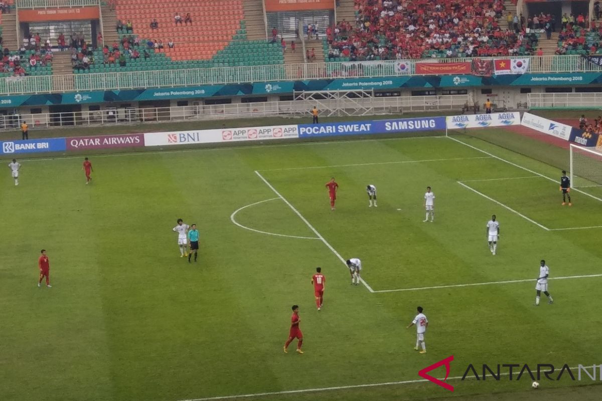 Babak pertama, Vietnam-UEA berbagi skor 1-1