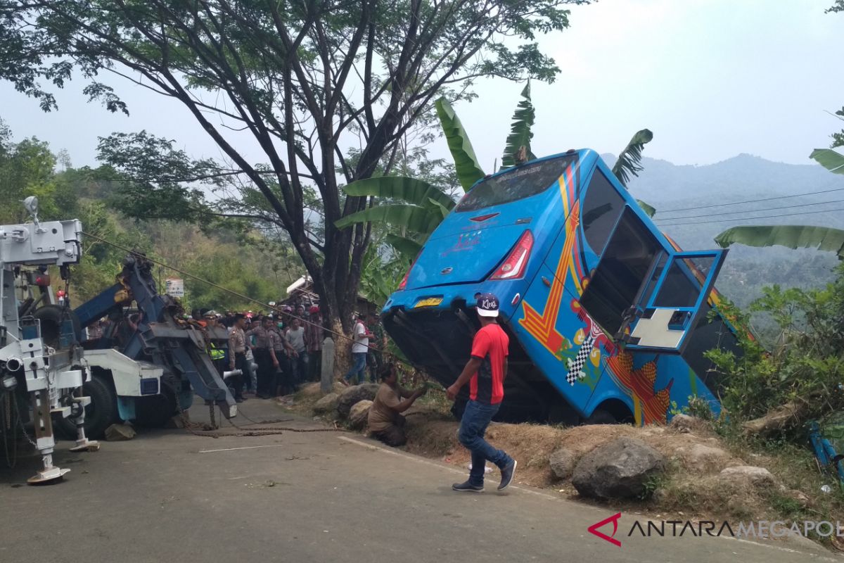 Besi pembatas di lokasi kecelakaan banyak dicuri