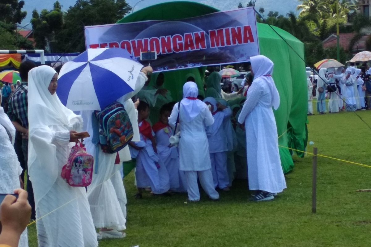 Tanamkan sikap religius pada anak, ribuan murid Paud di Agam ikuti manasik haji