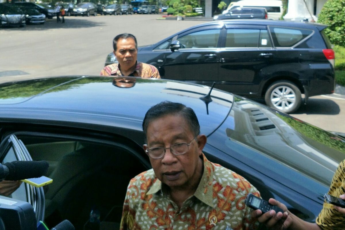 Indonesia`s oil and gas trade balance deficit still large: Minister