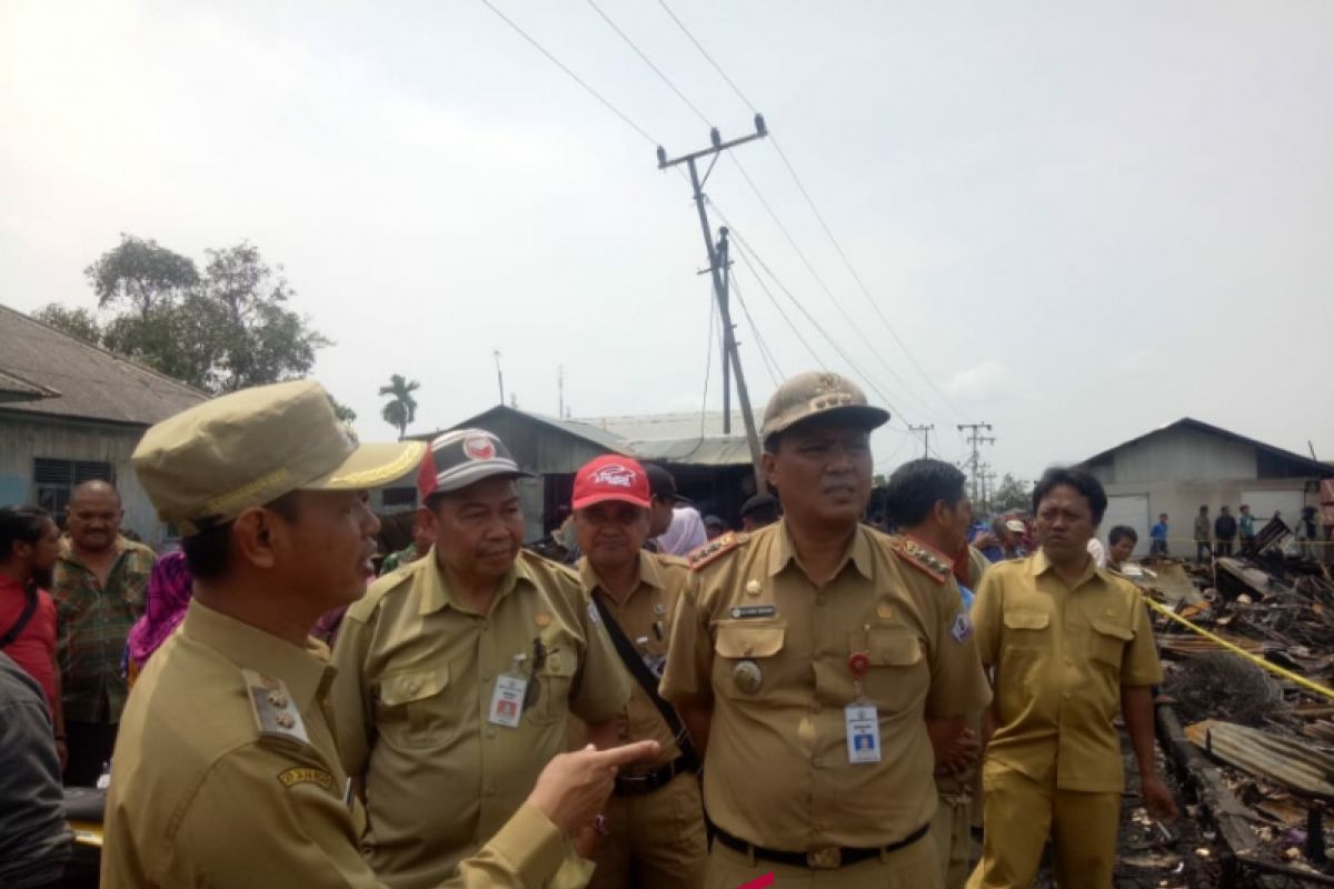 Wabup bantu korban kebakaran Pasar Berangas Barat