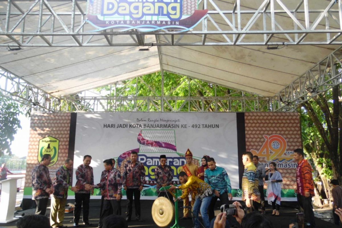 Dozens foreign tourists attend Banjarmasin trade fair