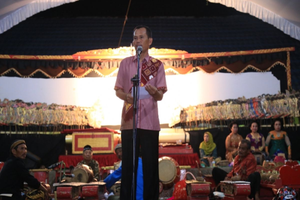 Tanah Laut govt holds wayang kulit show