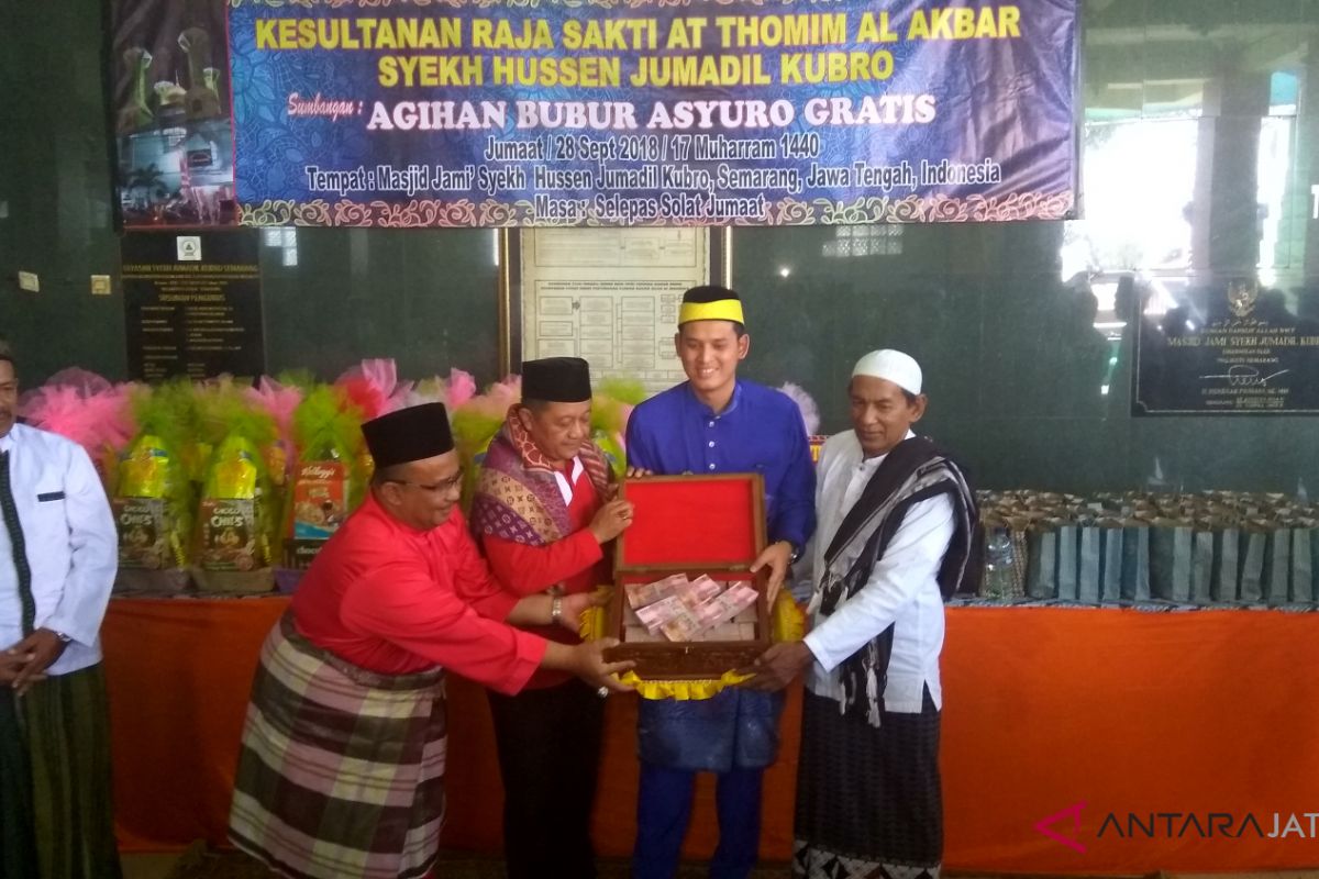 Bangsawan Malaysia bantu renovasi Masjid dan Makam Jumadil Kubro