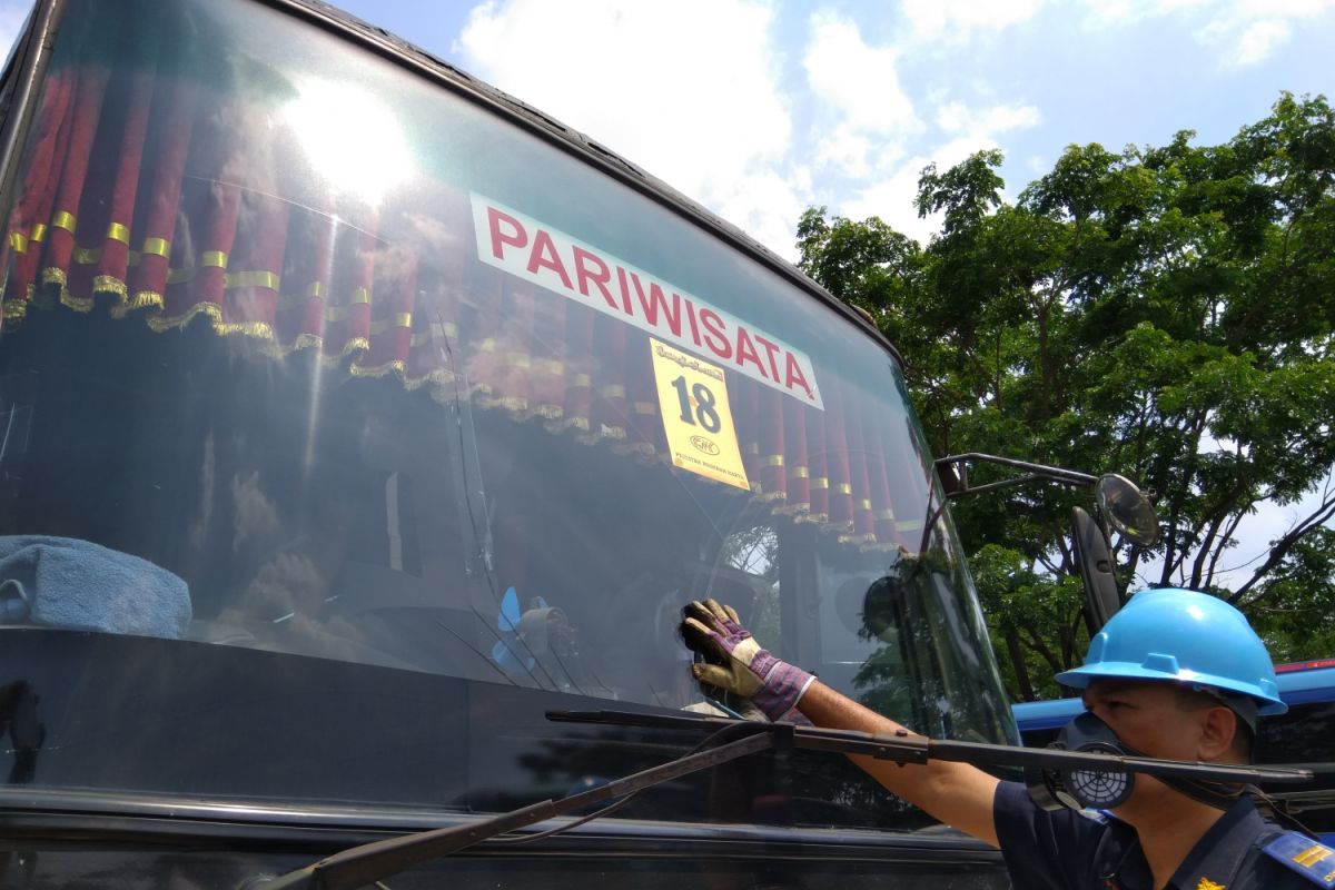 Pria pengangguran membajak bus, Delapan orang tewas