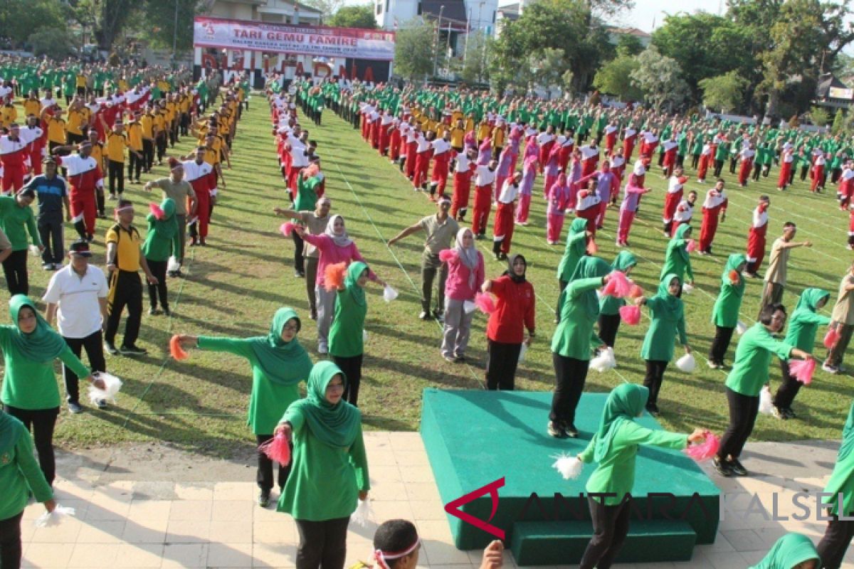 3250 peserta Se-Banua Anam ikuti tari Gemu Famire