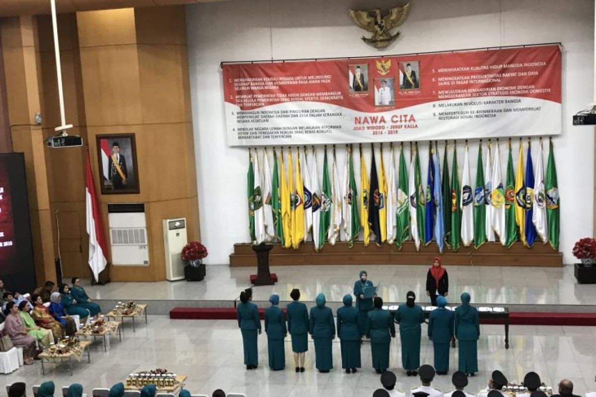 Iriana Jokowi saksikan sembilan istri Gubernur dilantik jadi Ketua Dekranasda
