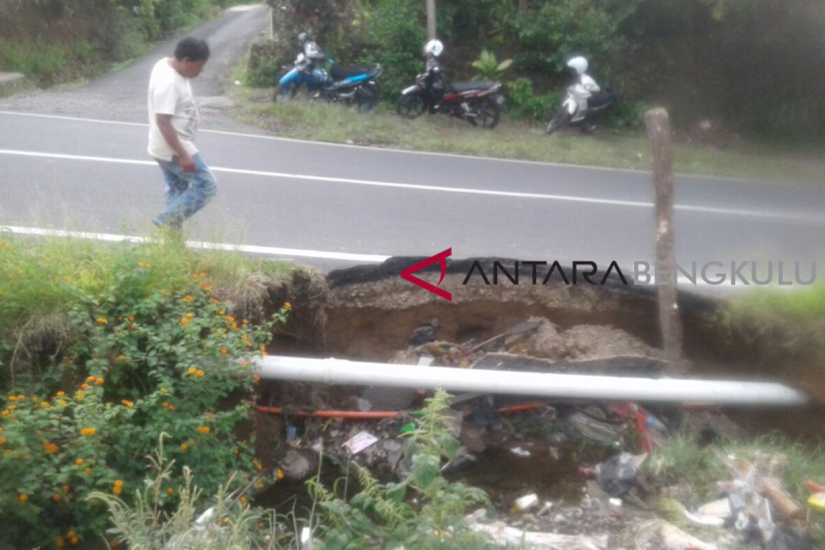 Drainase rusak di Rejang Lebong mengancam jalan protokol