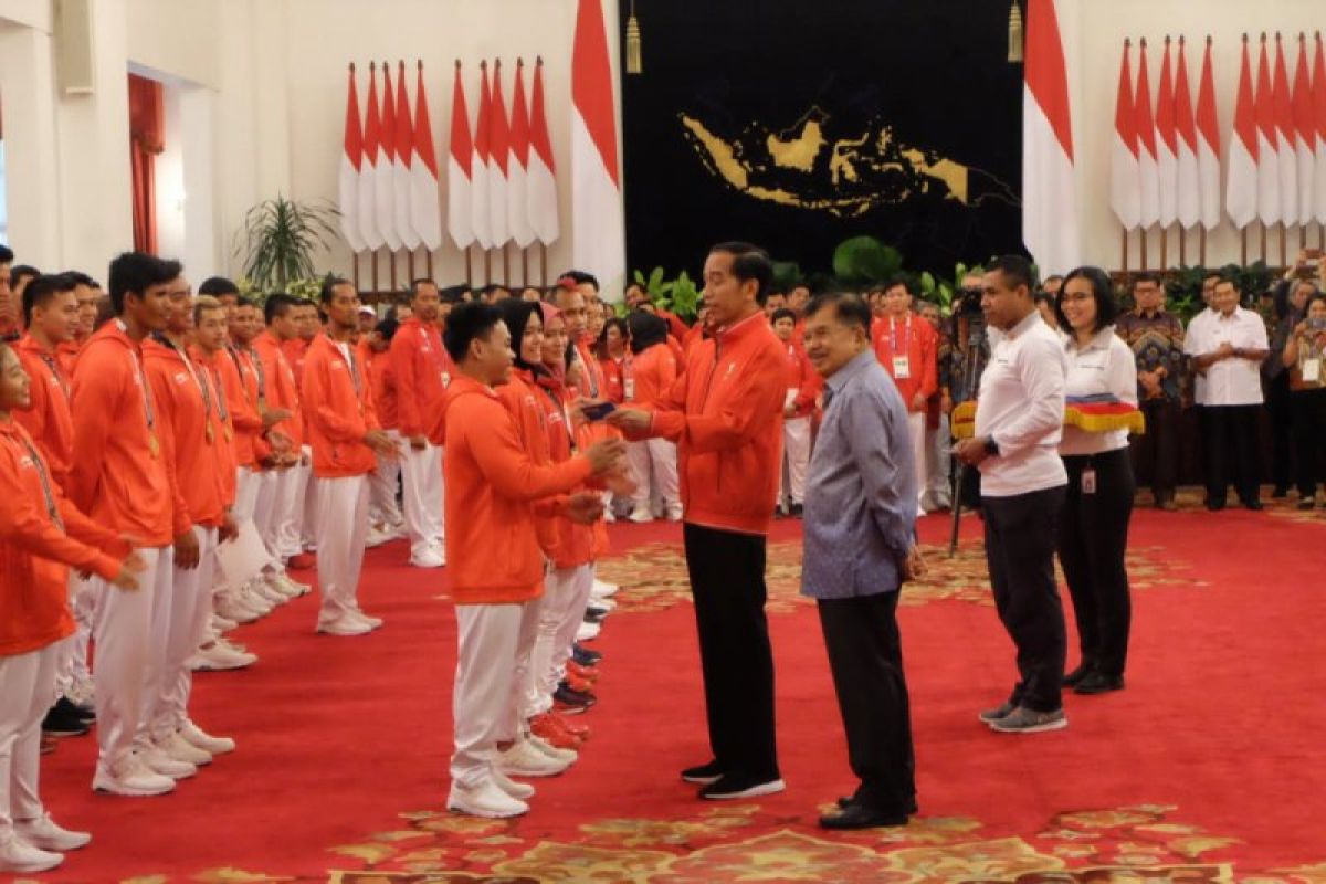 Presiden Jokowi serahkan bonus peraih medali Asian Games 2018