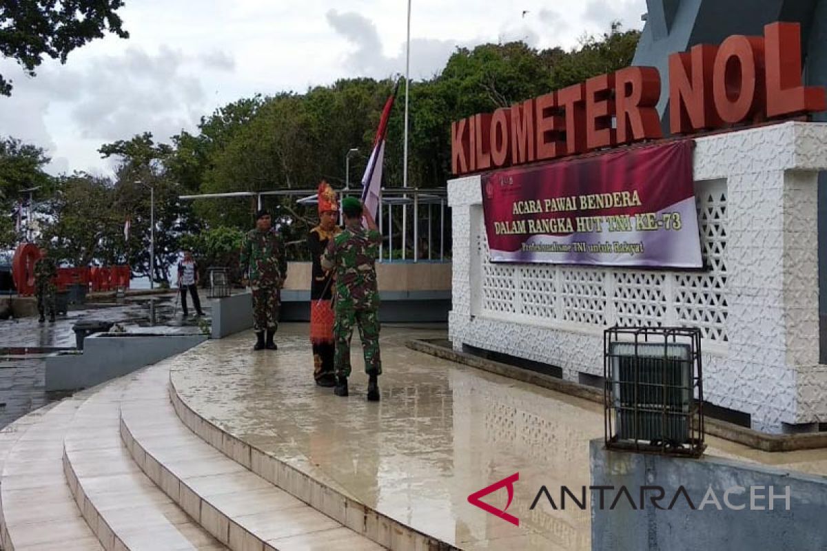 Bendera Merah Putih diarak kelilingi ujung negeri