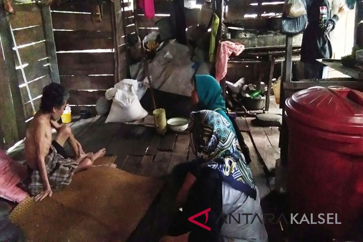 Rumah Kakek Asnawi Dibedah Dengan Dana Aspirasi DPRD