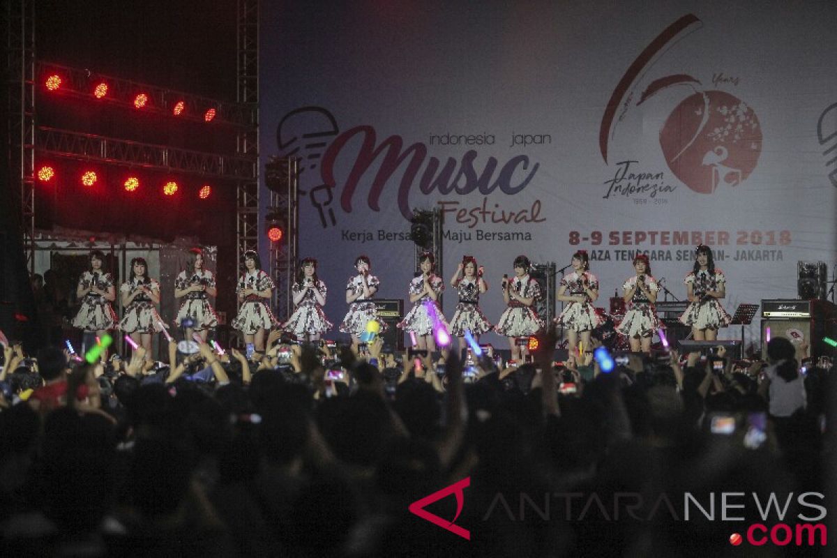 AKB48 sapa fansnya di Indonesia-Japan Music Festival