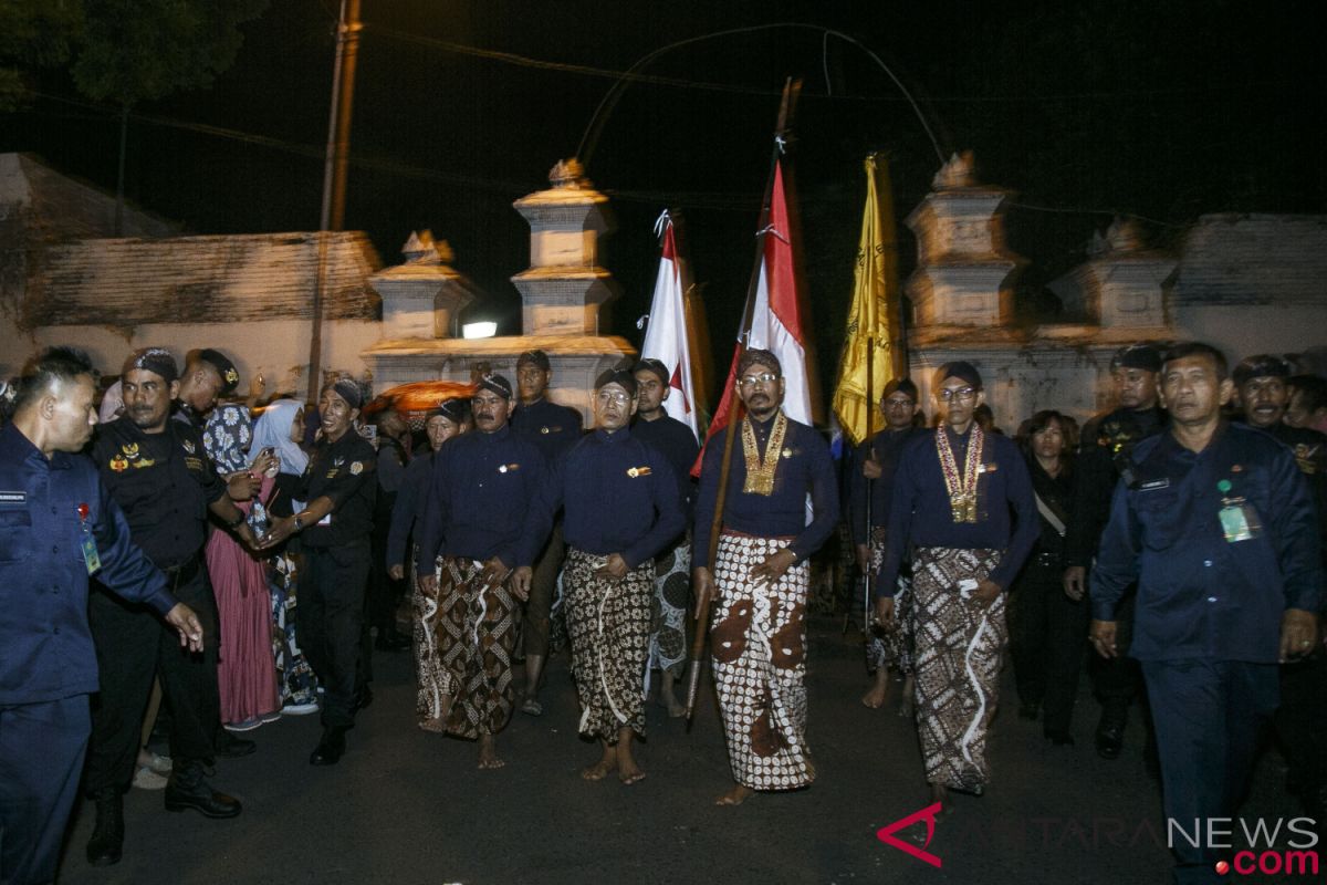 Lampah Budaya Mubeng Beteng Keraton Yogyakarta - ANTARA News