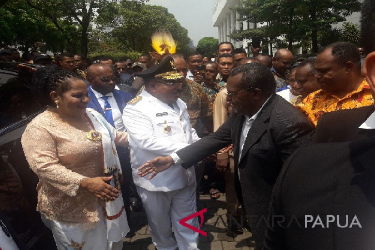 Lukas Enembe resmi memimpin Provinsi Papua untuk periode kedua