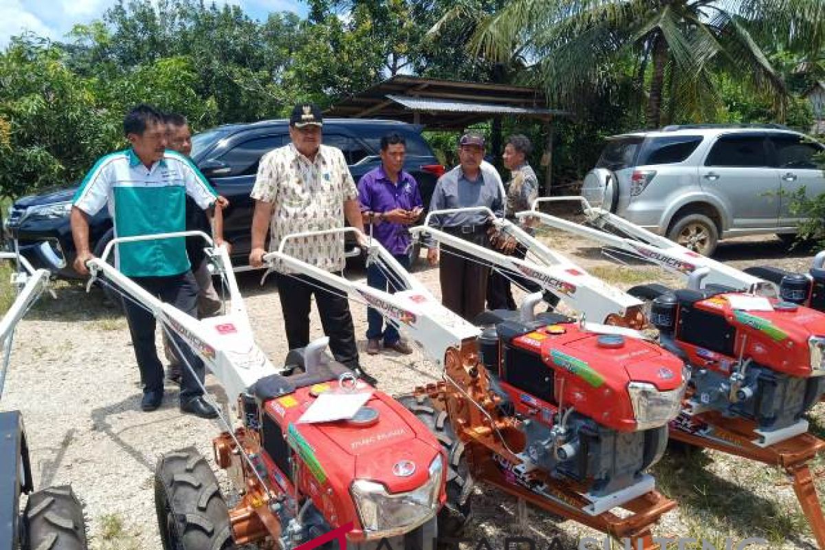 Pemkab Morowali Utara bagikan 58 traktor tangan kepada kelompok tani (vidio)