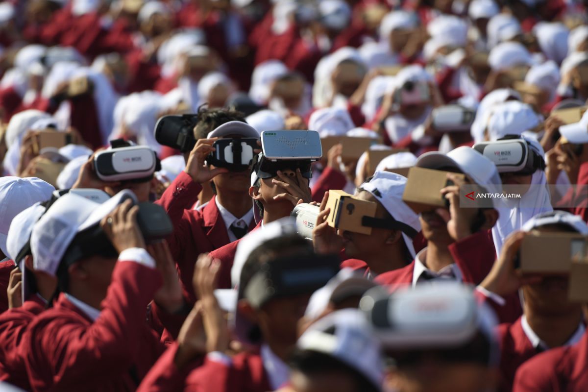 UM Surabaya Kenalkan Mahasiswa dengan Kacamata VR