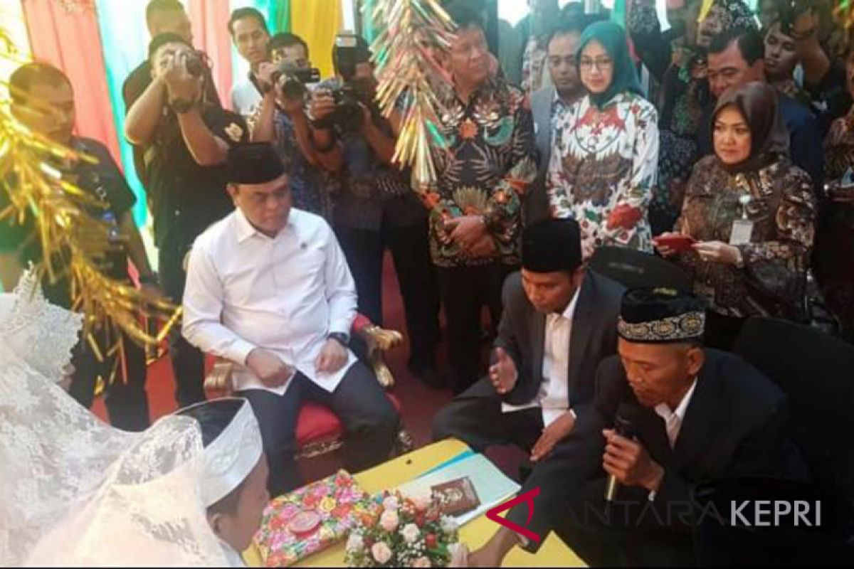 Menpan jadi saksi nikah di MPP Batam