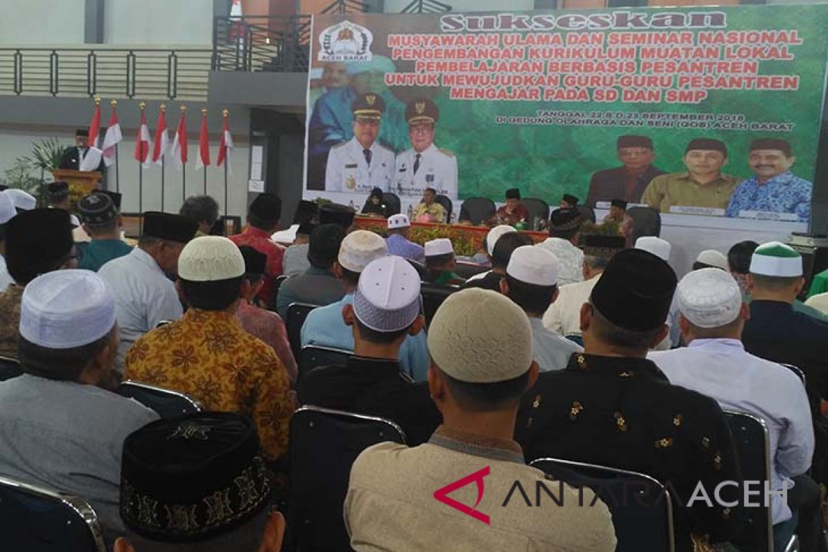 Guru pesantren Aceh Barat mengajar sekolah umum