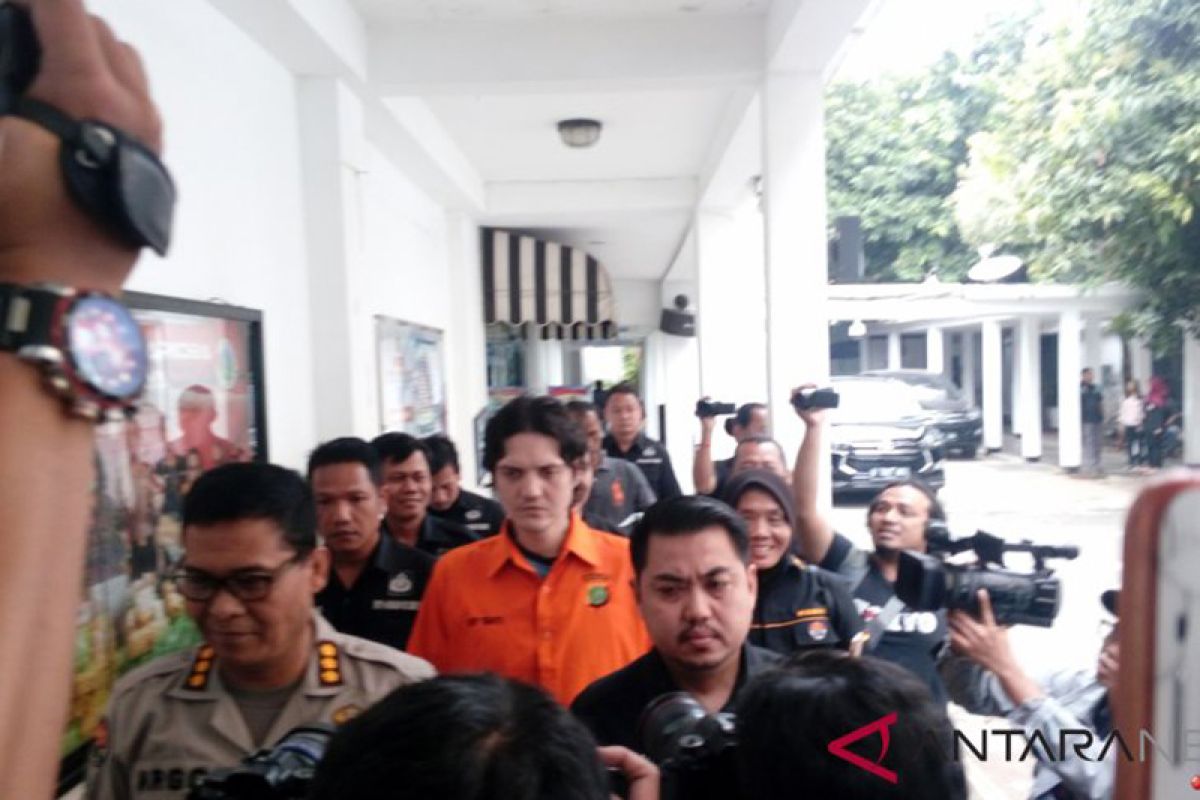 Putra Achmad Albar 10 tahun konsumsi sabu resmi ditahan Polda