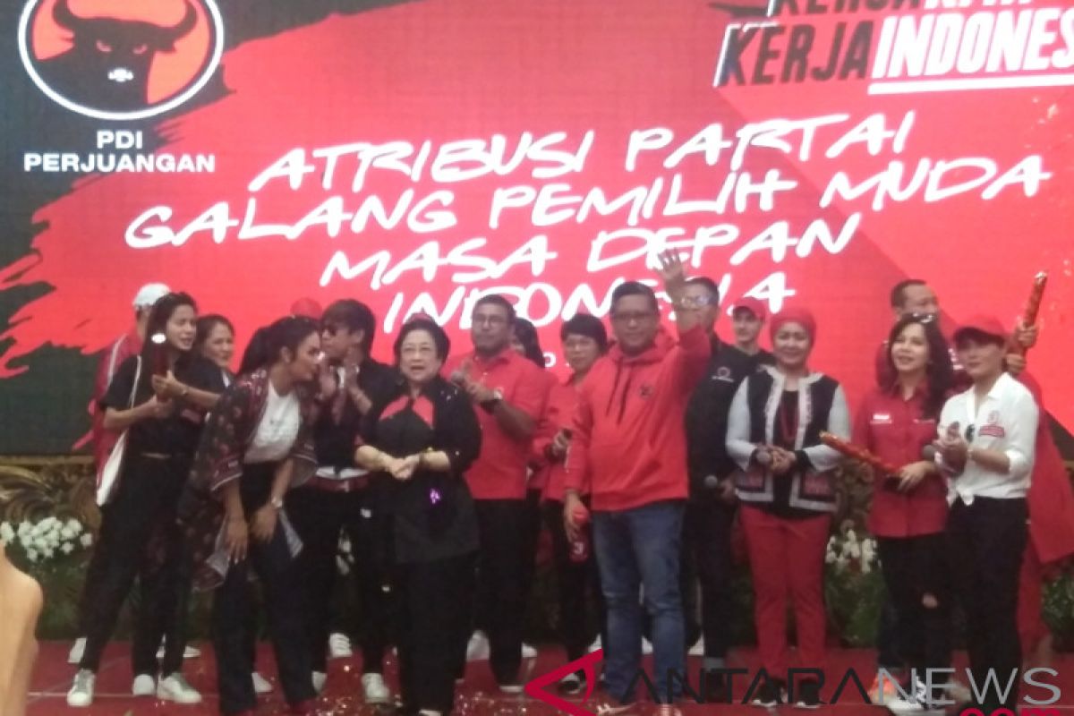 Megawati: Banyak artis dengan kesadarannya pilih PDIP