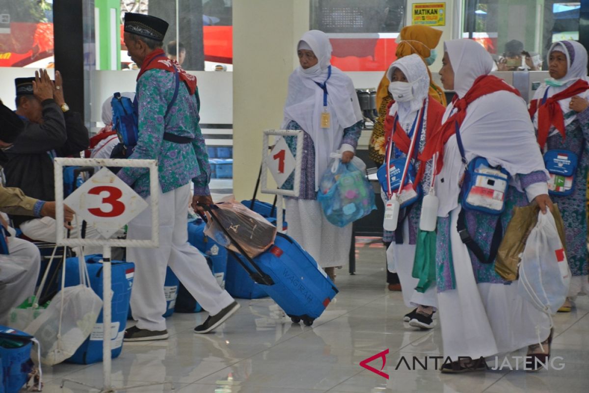 Debarkasi Surakarta telah pulangkan 50,42 persen jamaah haji