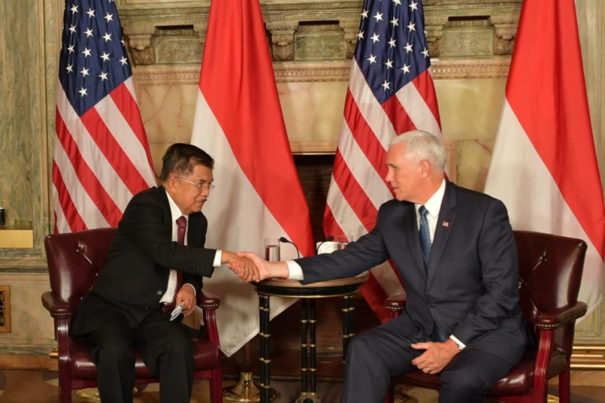 JK discusses bilateral and regional issues with Pence
