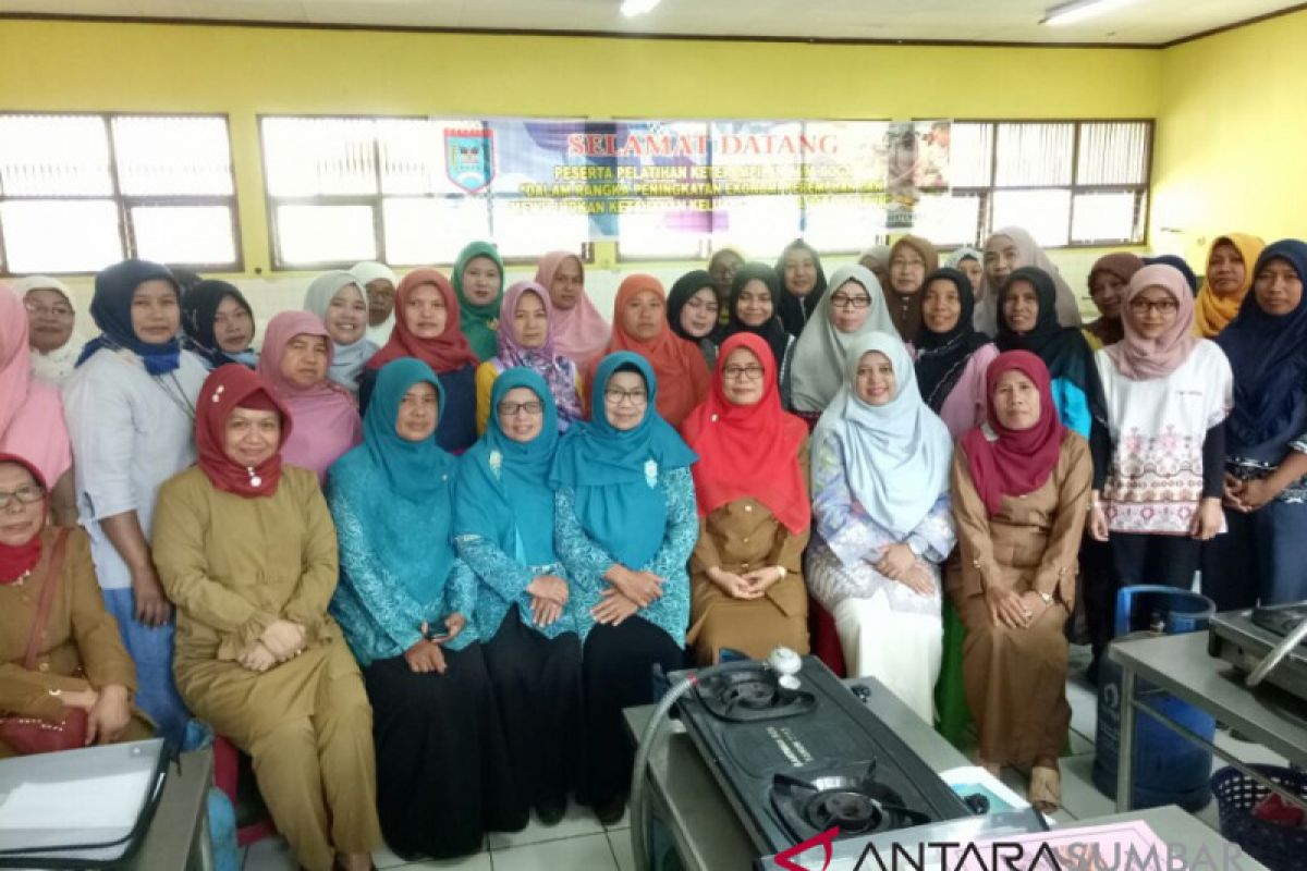 Ini upaya meningkatkan ekonomi wanita tulang punggung keluarga di Payakumbuh