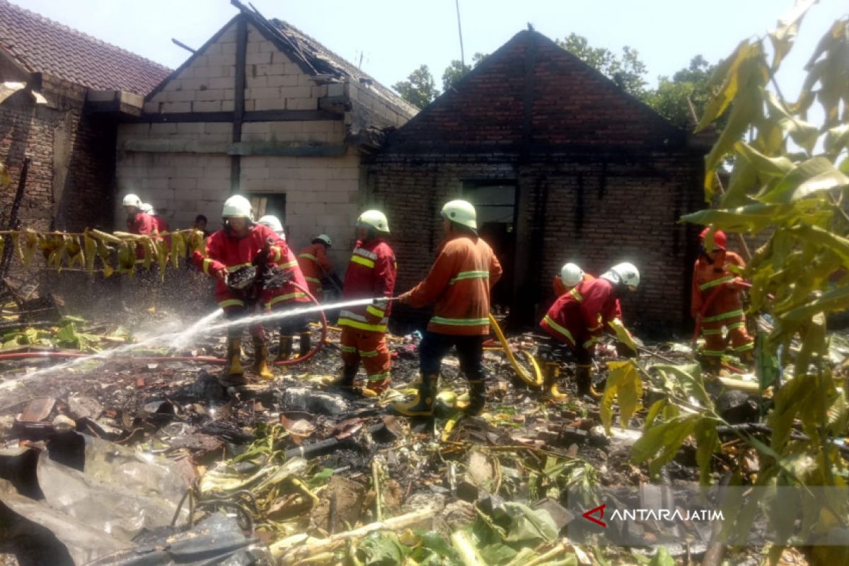 Atasi Kebakaran Padat Penduduk,  Bojonegoro Kerahkan Empat Mobil Damkar