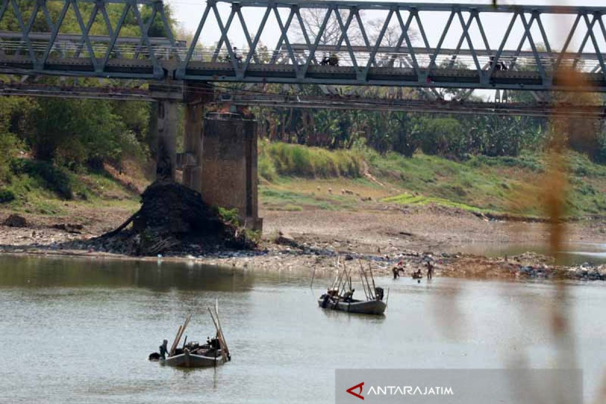 Penambang Pasir Bengawan Solo di Bojonegoro Marak