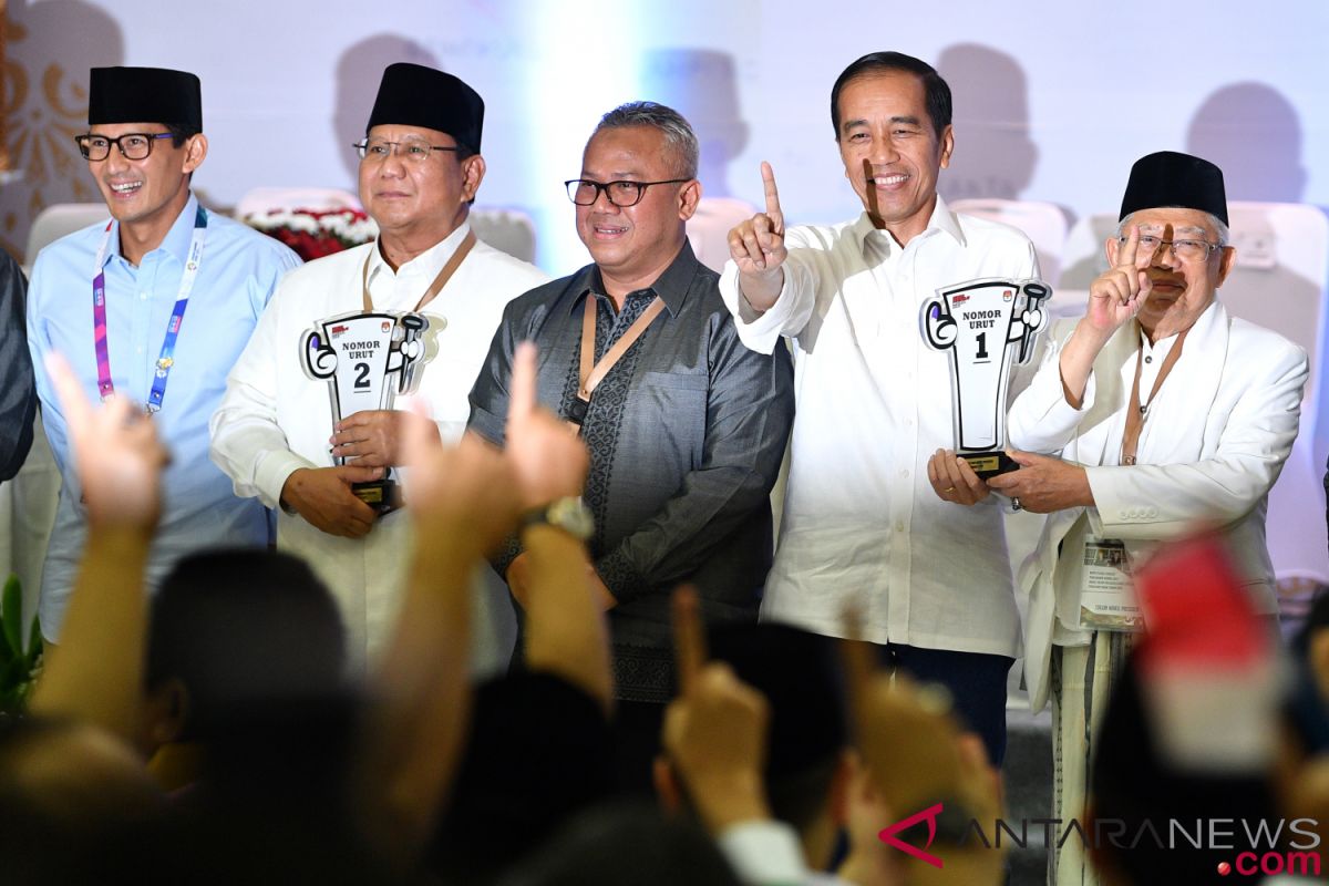 Presidential candidates Jokowi, Prabowo get serial numbers