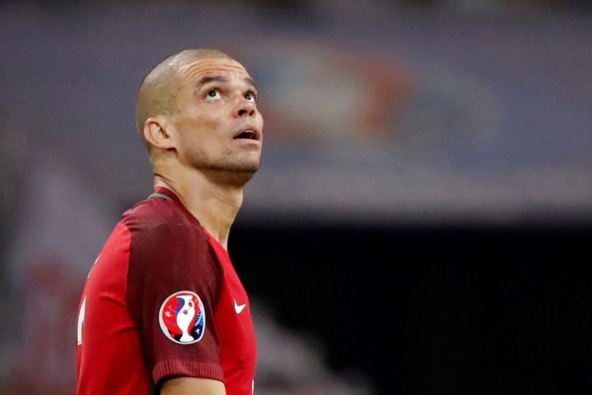 Pepe sumbang gol pada penampilan ke-100 untuk Portugal