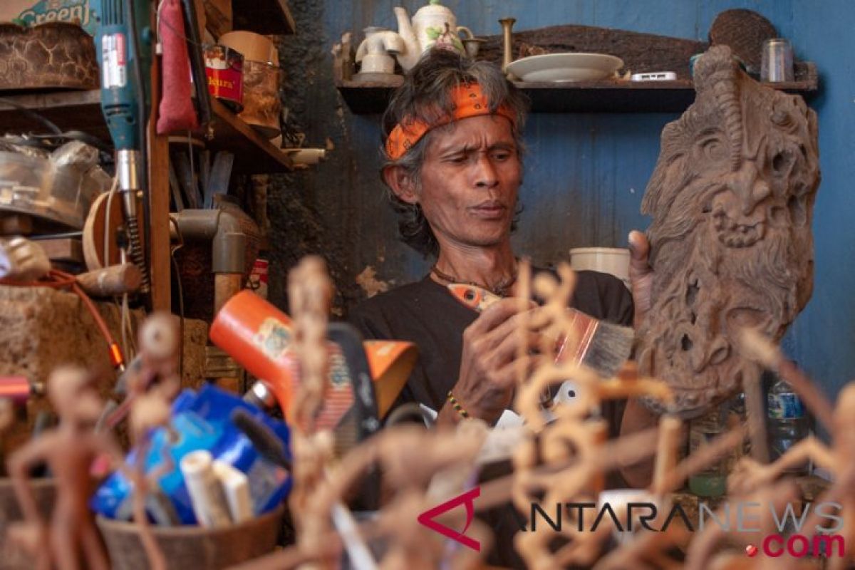 Koleksi kayu Indonesia peringkat pertama terbanyak dunia