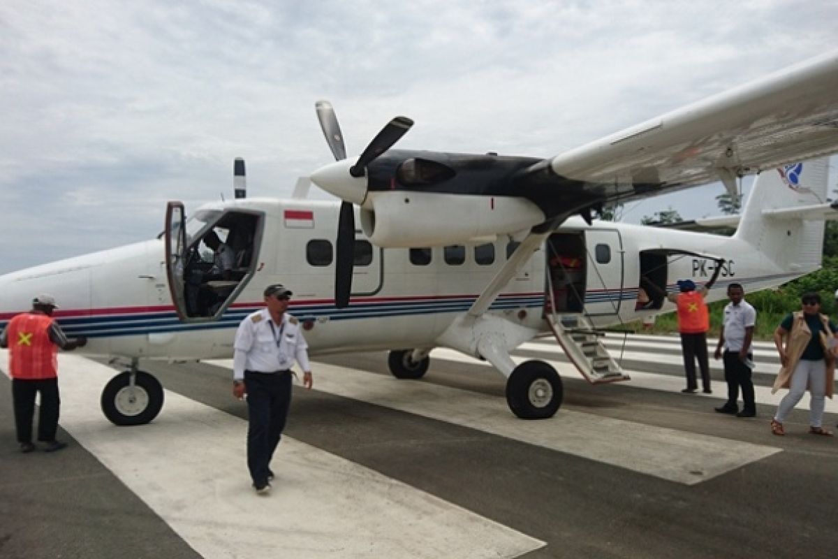 Twin Otter aircraft transporting Bulog's rice untraceable in Papua
