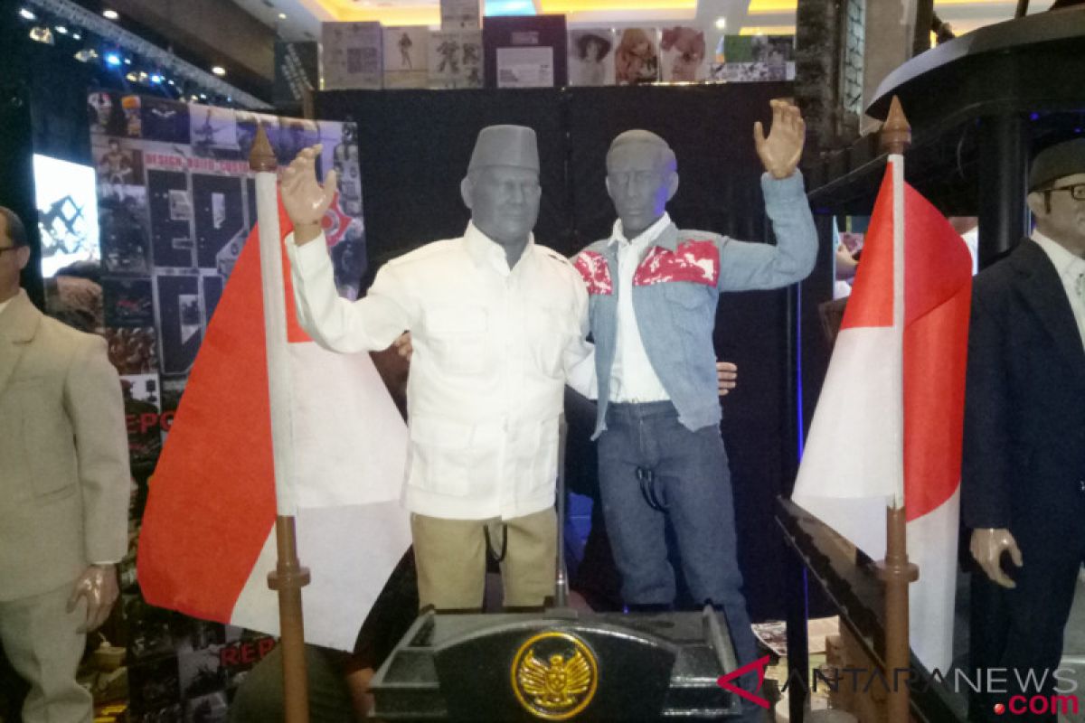 Ada miniatur Jokowi-Prabowo saling merangkul di BOTT 2018