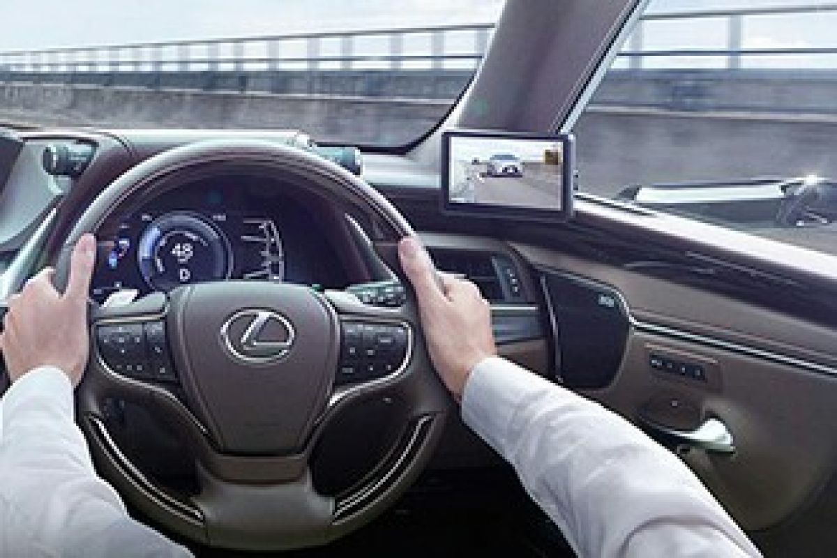 Lexus Kenalkan Teknologi Digital Side-View Monitors Pertama Di Dunia